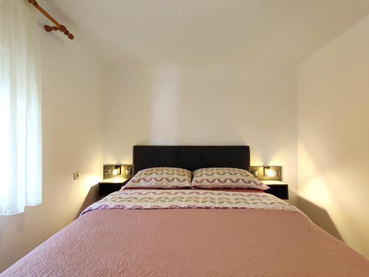 Apartments Jolic Vir Exterior photo